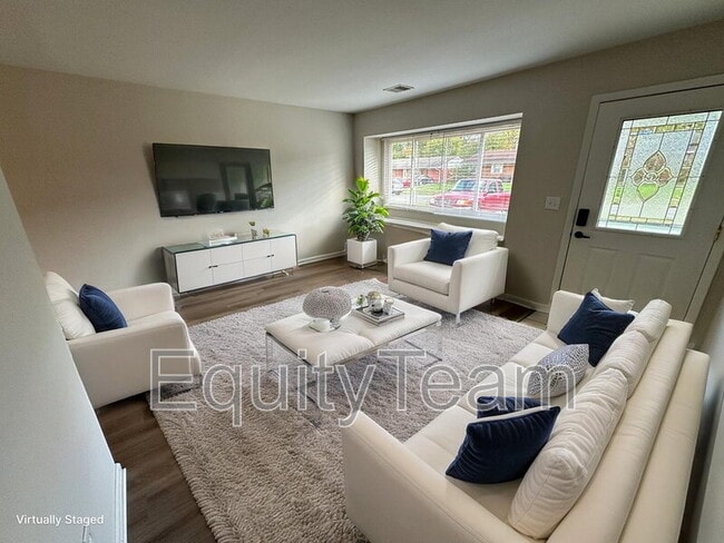 Photo - 238 Diston Ln