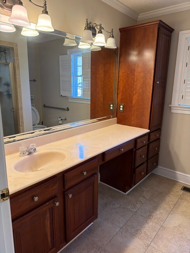 Photo - 427 Cedar St