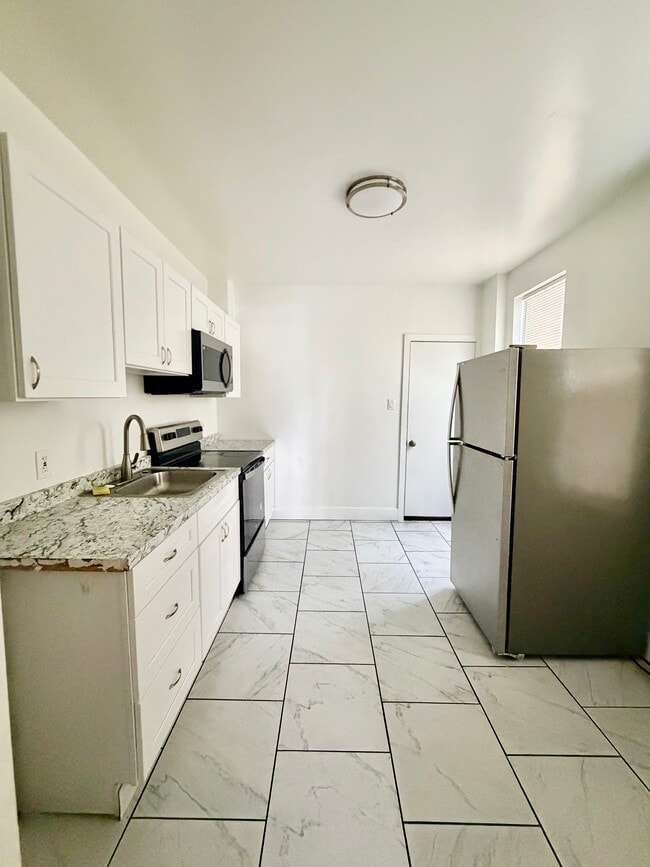 Photo - 2060 E Lippincott St