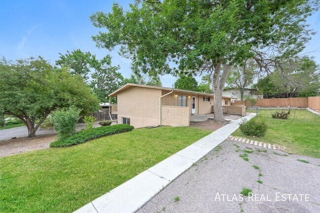 Photo - 540 N Harlan St