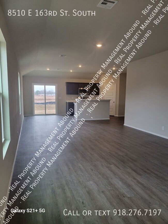 Photo - 8510 E 163rd St S