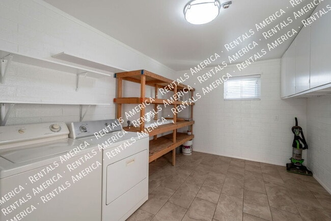 Photo - 626 N 62nd St