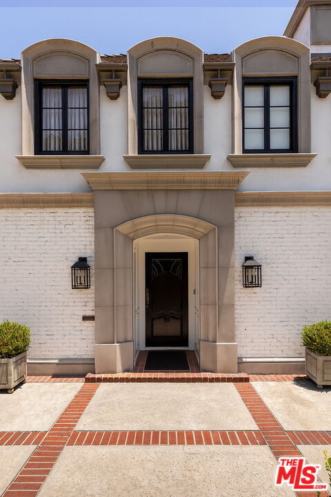 Photo - 908 N Rexford Dr