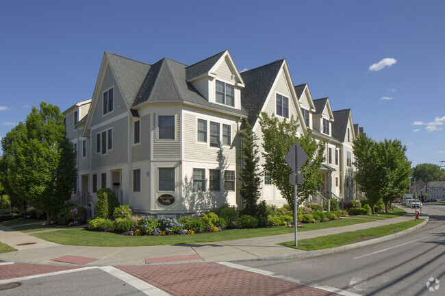 Building Photo - 81 Waverley Ave Rental