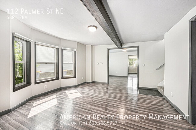 Photo - 112 Palmer St NE