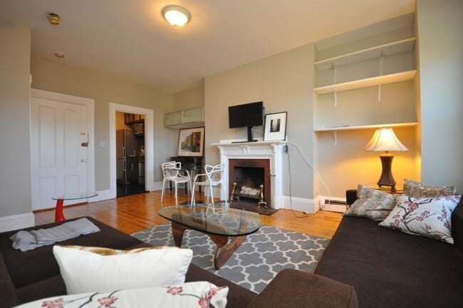 Photo - 218 Newbury St Unidad 4