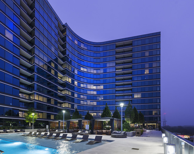 6th Floor Pool - Hanover Buckhead Village Apartments