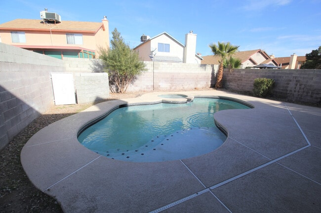 Photo - Gorgeous 3Bed/2.5Bath/Pool/Spa, 2-Story Home located in the NW part of the valley
