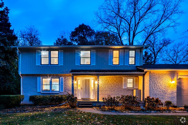 4BR, 3BA - 2,606 SF - 1990 Squirrel Valley Corporate and Short Term