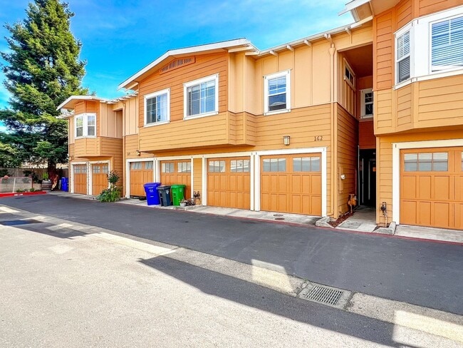 Building Photo - Napa Condo with Double Garage & Private Patios