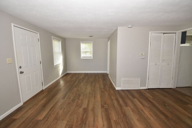 Photo - Mishawaka South-side 3 bedroom with a fenc...