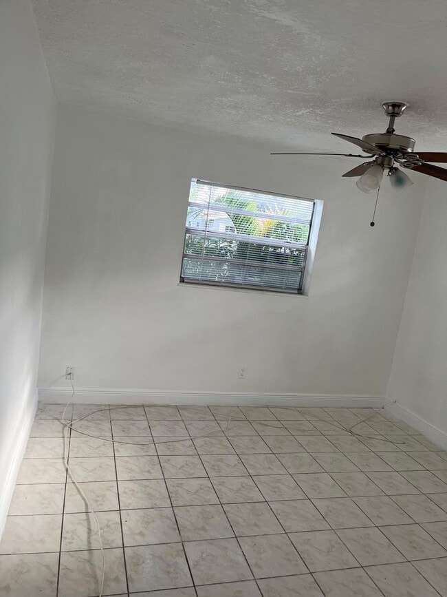 5315 NW 16th Ct