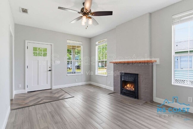 Photo - 4319 Lewis St