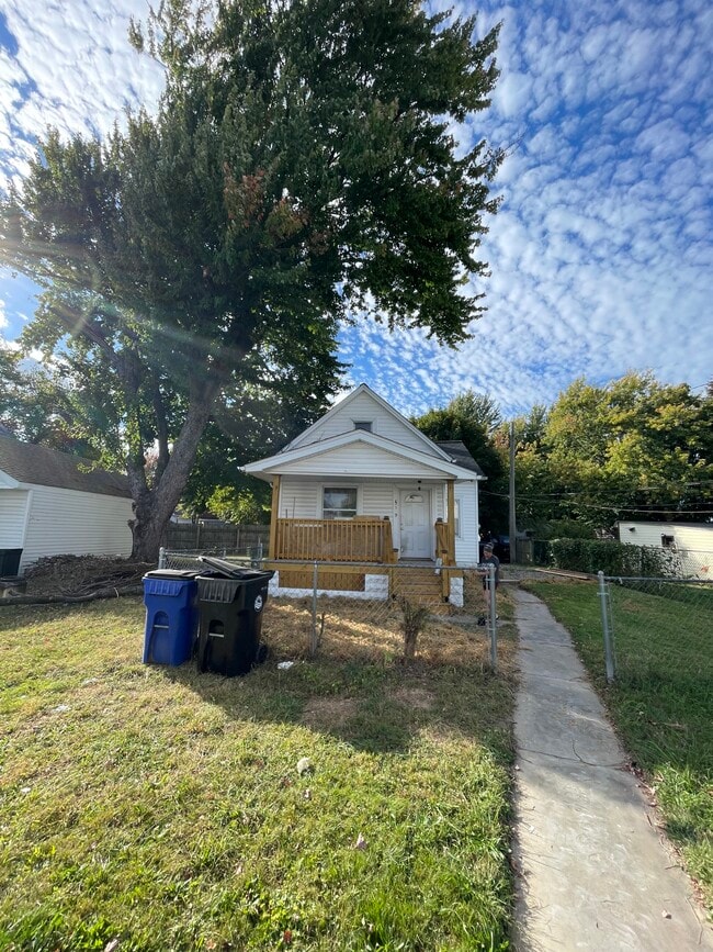 Building Photo - 3516 W 49th St Unit Rear house