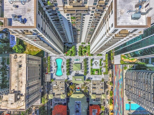 Photo - 999 SW 1st Ave Unidad UPH12