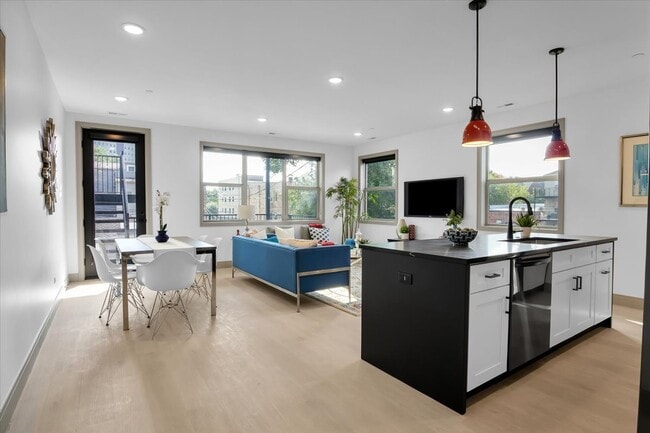 Photo - 4235 S Champlain Ave Unit 1N