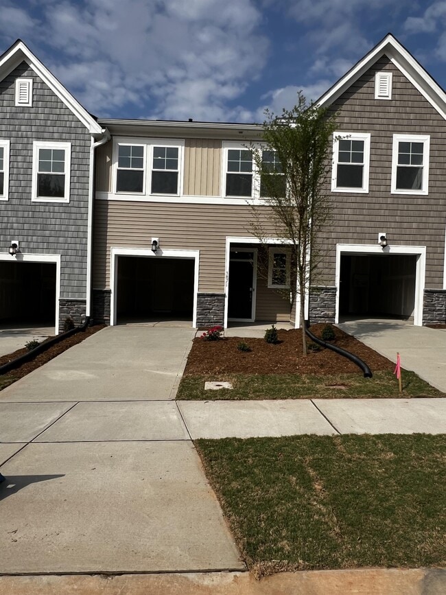 Photo - 5871 Woodlawn Dr