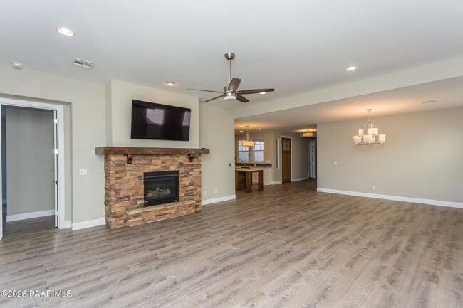Photo - 2204 Calgary Dr