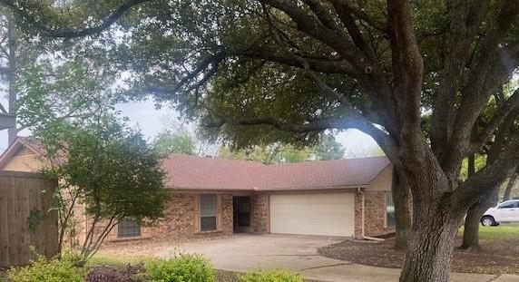 Photo - 3831 Helmsford Dr House