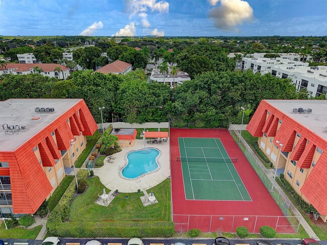 Building Photo - 22615 SW 66th Ave Unit 112