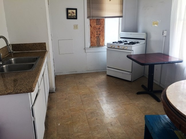 Photo - 2033 E 4th St