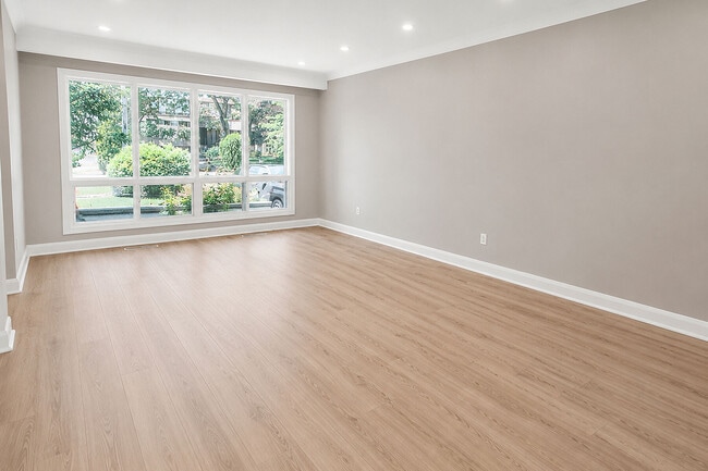 Photo - 9 Lloydminster Crescent
