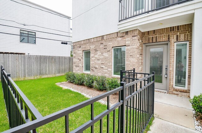 Photo - 5903 Val Verde St