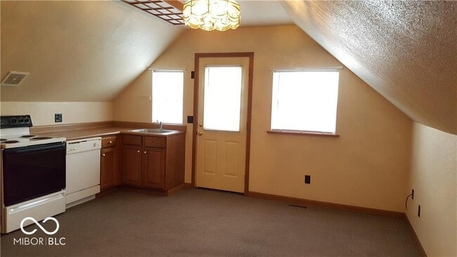 Photo - 325 S East St