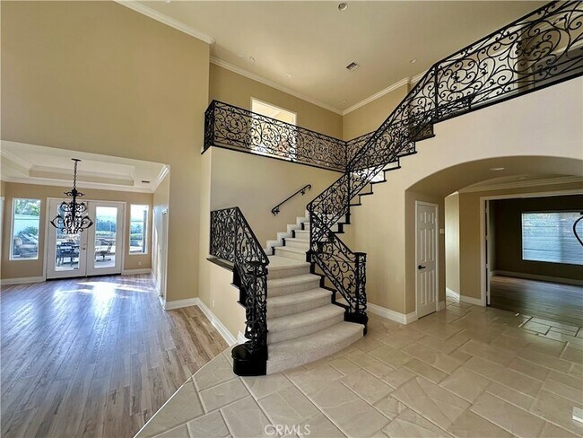 8 Danville Ln