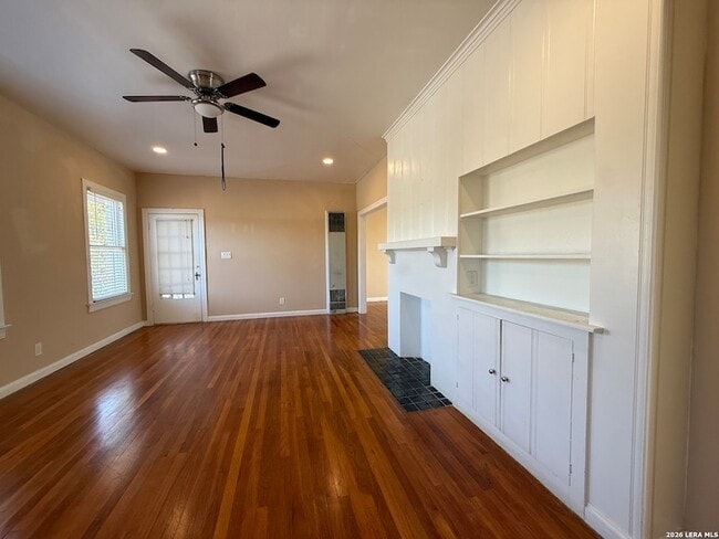 Photo - 530 W Gramercy Pl