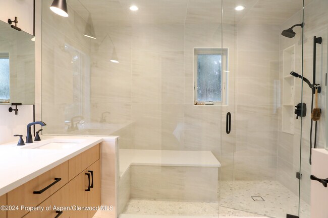 Photo - 364 Summerset Ln