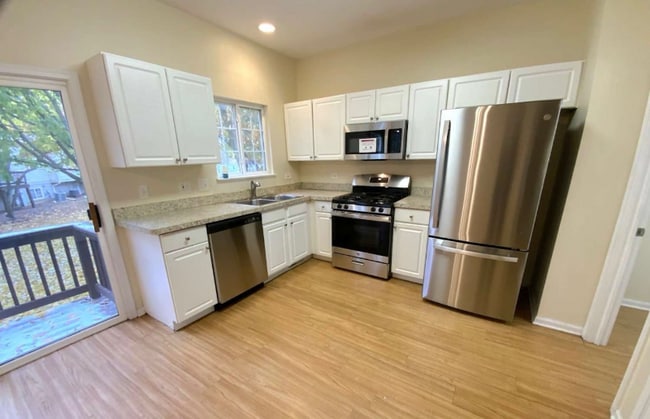 Photo - 609 N Lyle Ave