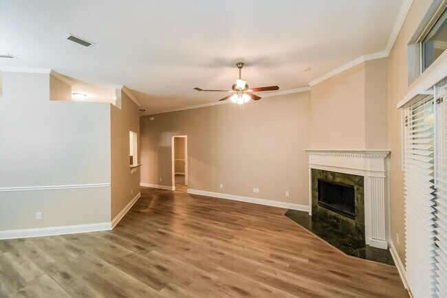 Photo - 8233 Lakemont Dr