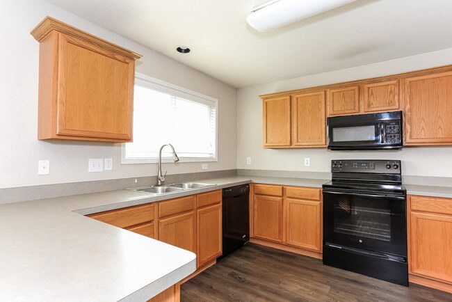 Photo - 2040 Shawnee Trail