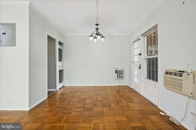 Photo - 1635 Ripon Pl