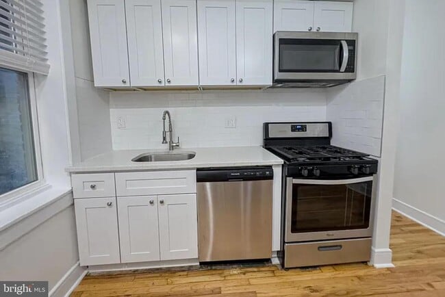 Building Photo - 336 Lombard St Unit 115