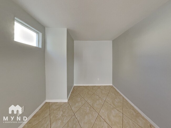 Photo - 2157 Clancy St