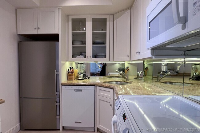 250 Bradley Pl Unit 609