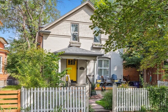 Building Photo - Furnished or unfurnished updated single family home in The Highlands.