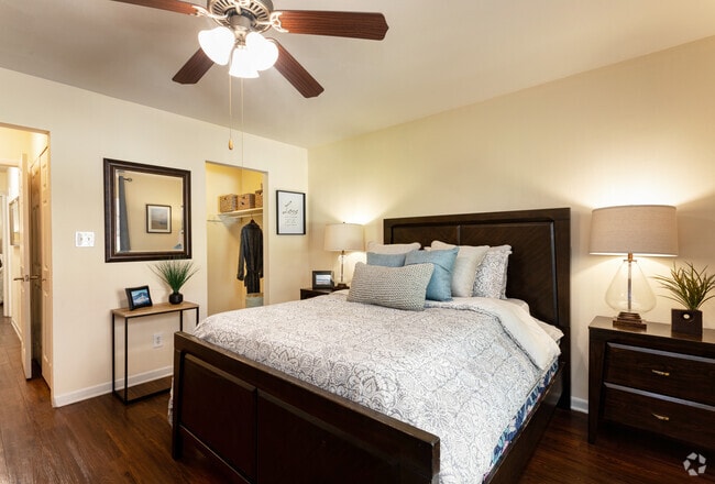 2BD/2BA - 1,275 SqFt - Master Bedroom & Walk-in Closet