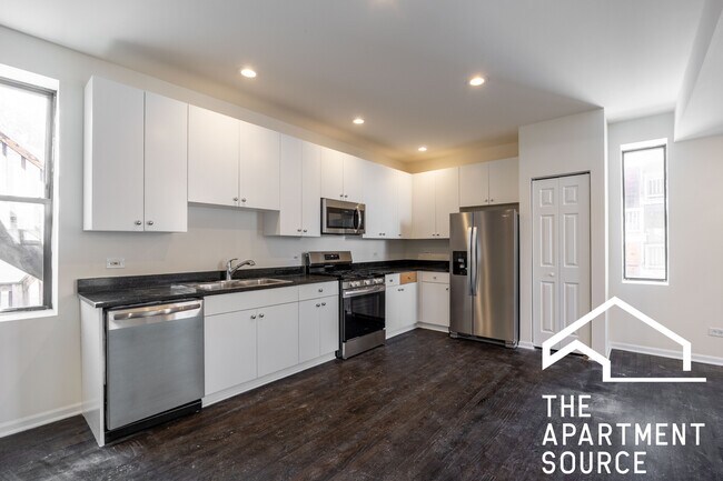 Photo - 1260 N Greenview Ave