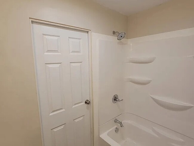Photo - 319 Hickory Dr