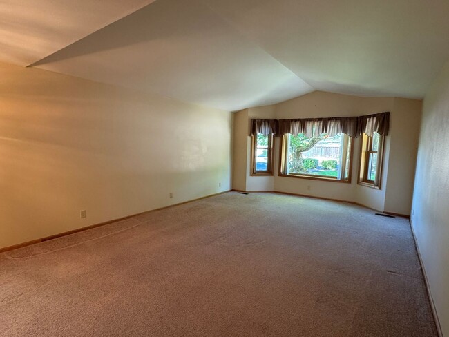 Photo - Beautifully landscaped 3 bed/2 bath home in Springfield