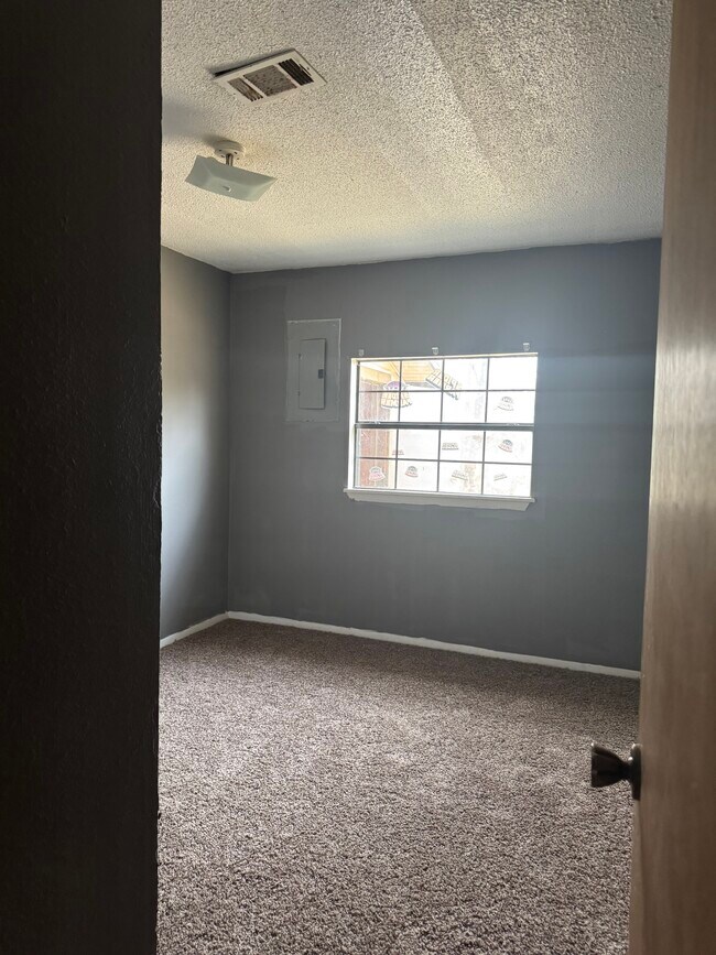 Photo - Russell Street 200-1