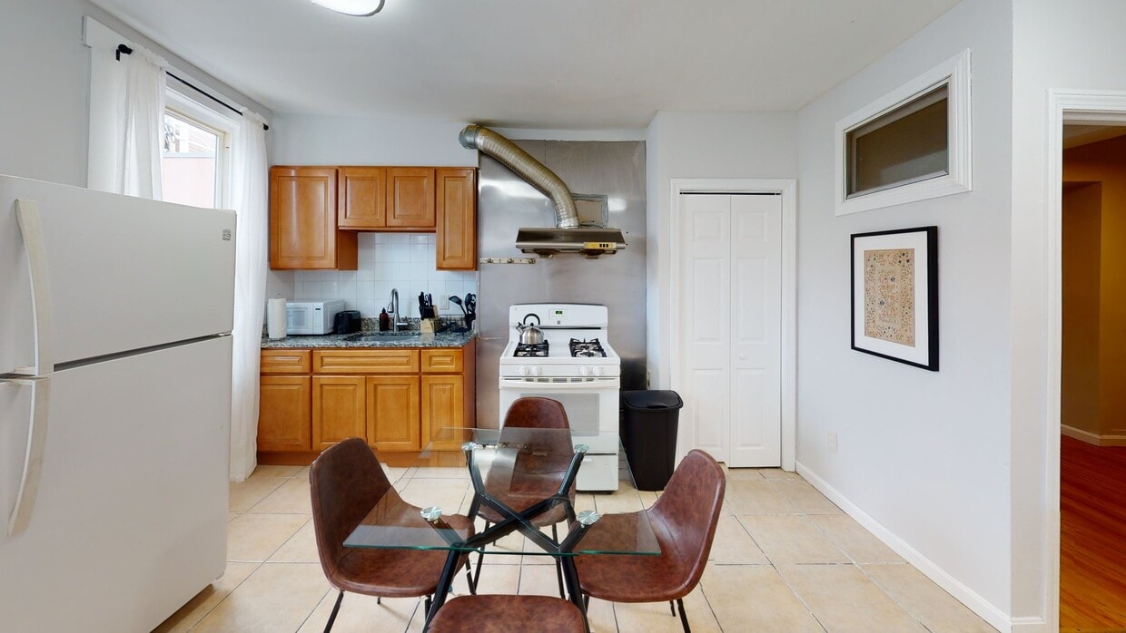 Photo - Private bedroom in 2 bed/1.5 bath Home