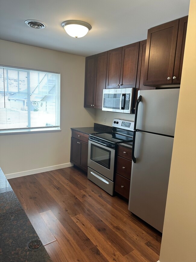 Photo - 252 Terraplane Dr SE