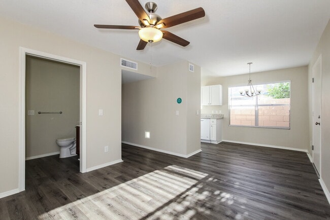 Photo - 909 E Marco Polo Rd