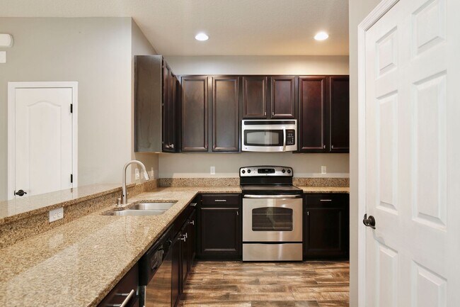 Photo - Lovely 3/2.5 Spacious Townhome with a 2 Ca... Unidad 3603