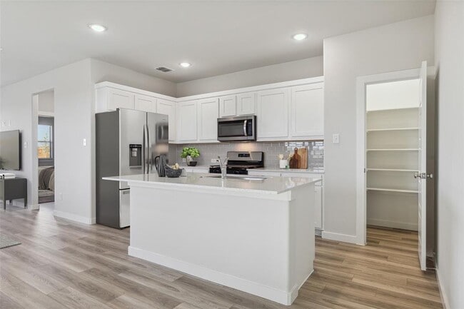 907 Hazel Dr