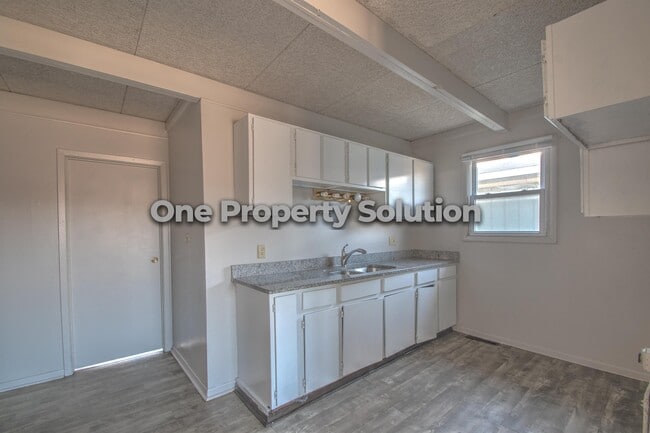 Photo - 1305 Logan St